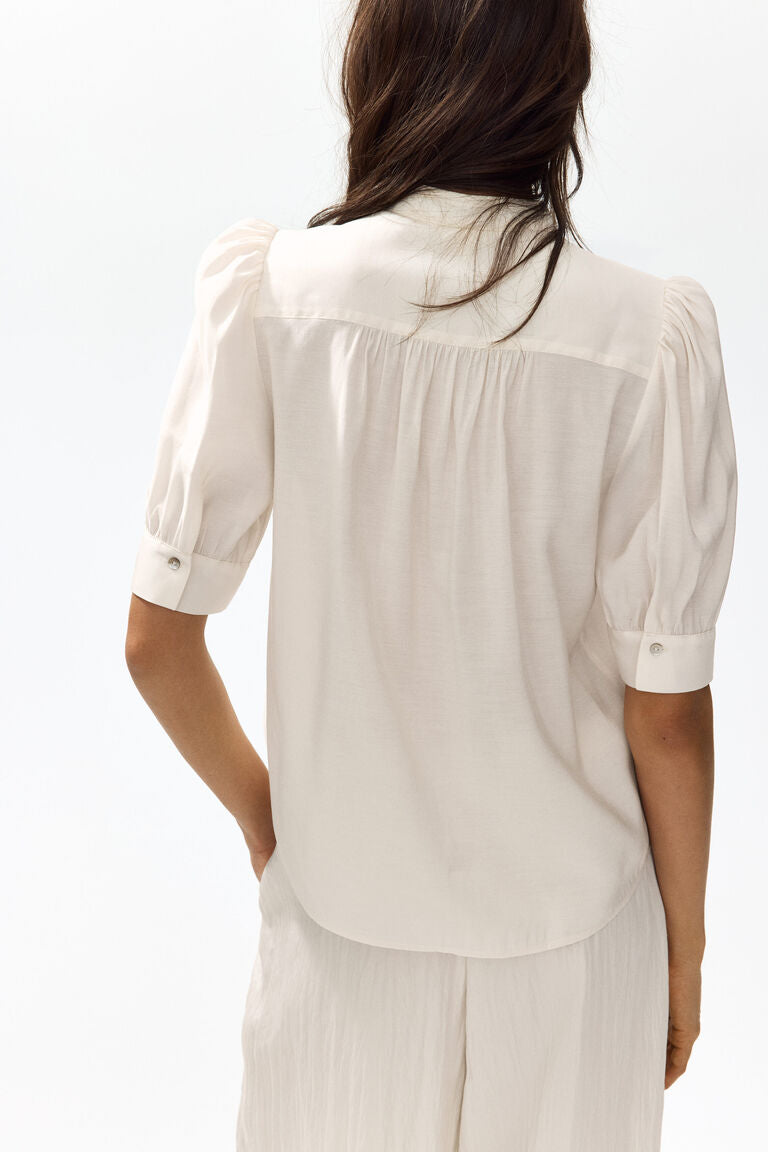 เสื้อเบลาส์แขนพอง